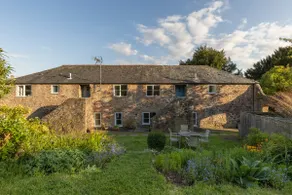 The Elms: family escape with garden, pool & swings - Image 3