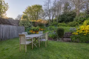 The Elms: family escape with garden, pool & swings - Image 5