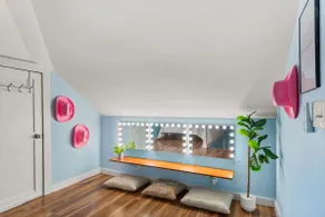 Dolly's Den of Many Colors - Image 4