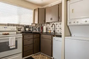 Immaculate, Cozy Home in the Heart of Downtown - Image 2