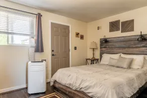 Immaculate, Cozy Home in the Heart of Downtown - Image 3