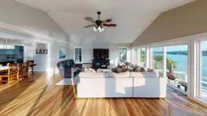 Waterfront Entertainment Getaway - Image 3