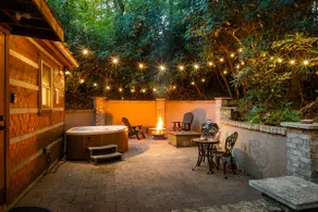Relaxing Couple’s Retreat! King Bed & Hot Tub - Image 4
