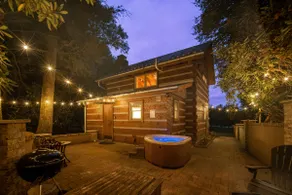 Relaxing Couple’s Retreat! King Bed & Hot Tub - Image 2