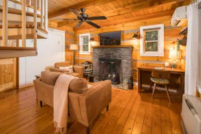 Relaxing Couple’s Retreat! King Bed & Hot Tub - Image 5