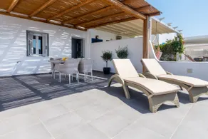 Michalakis Seaside Suites - Image 4