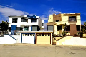 Entire house, parking, panoramic view - Image 3