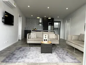 1A Bridport Beach Central Location with Sea View - Image 3