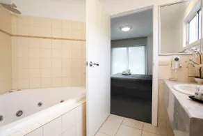 Apartments 521 - Image 5