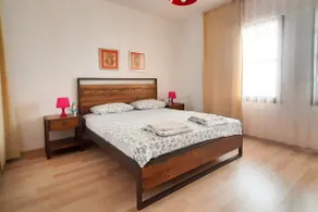 Apartment with a private garden and sea view - Image 5