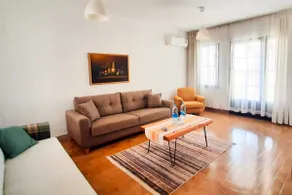 Apartment with a private garden and sea view - Image 2