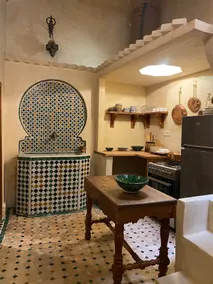 Stunning Antique Royal Suite, Fast Wifi - Image 2