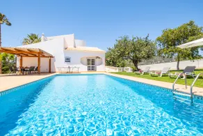 Peaceful villa with heatable pool in Almancil - Image 4