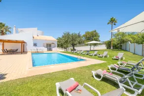 Peaceful villa with heatable pool in Almancil - Image 2