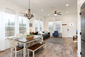 2mi to Downtown - King Bed, Riverwalk, Alamodome - Image 2