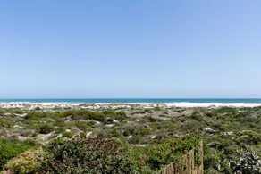 Willow Beach House à droite sur les dunes de sable de Long Beach Noordhoek - Image 4