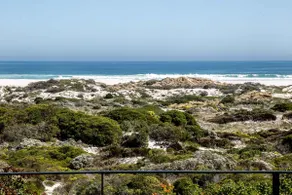 Willow Beach House à droite sur les dunes de sable de Long Beach Noordhoek - Image 2