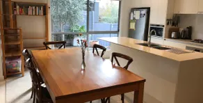 Spacious modern townhouse in great location - Image 3