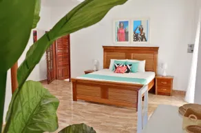 Maison BLU - Saly Beachfront Art Villa - Image 2