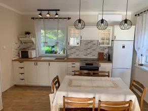 Erika Apartmanház - Image 5