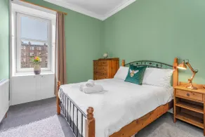 Bright 1 Bedroom Edinburgh Apartment - Image 2