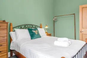 Bright 1 Bedroom Edinburgh Apartment - Image 4