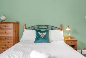 Bright 1 Bedroom Edinburgh Apartment - Image 3