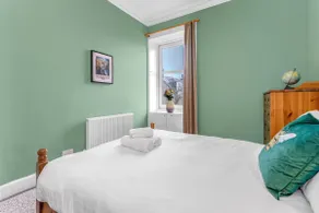 Bright 1 Bedroom Edinburgh Apartment - Image 5
