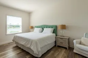 Lake House - Image 5