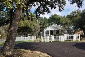 The Crumley House in the Texas Hill Country - Image 3
