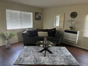 Snugy 2-BR, 1.5 BTH with free parking on premises - Image 3