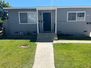 Snugy 2-BR, 1.5 BTH with free parking on premises - Image 2