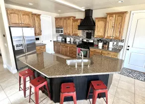Beautiful Orem home with breathtaking views! - Image 2