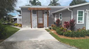 Riverbend waterfront home. - Image 4