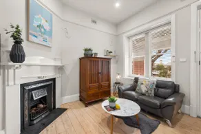 Heritage Studio On Ryrie Opp Geelong Hospitals CBD - Image 2