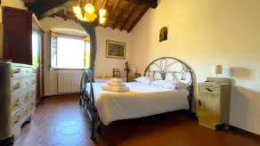 Loretta - Private holiday apartment with shared pool - Image 5