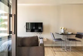 Beautiful One Bedroom Near Skytrain - Image 3