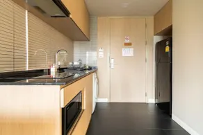 Beautiful One Bedroom Near Skytrain - Image 5