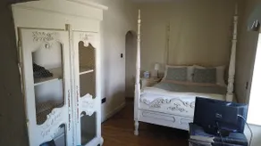 Cliffs of Moher Charming Quirky Cottage - Image 3
