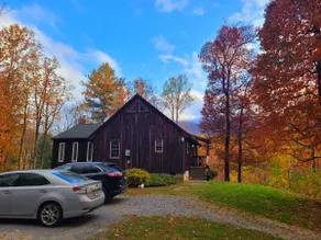 Tyro Mountain View Cabin - Image 2