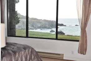 Ocean Hideaway: Your Romantic and Private Oceanfront Retreat!  Gratis wifi - Image 5