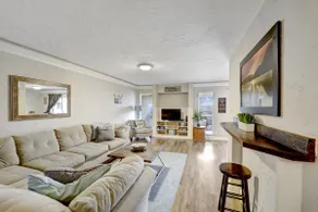 Endless Summer*Lake access, Park, gym*sleeps 8-10* - Image 5