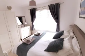Central Ground Floor Apartment with Free Parking ! - Image 5