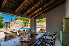 LUXURY VILLA ON SPACIOUS PRIVATE PROPERTY - Image 3