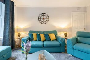 Ground-fl Two Bedroom Apartment in Bridge of Allan - Image 2