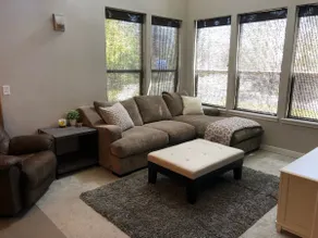 Amazing 3Bed Townhome in Farmington, Located minutes from Lagoon - Image 2