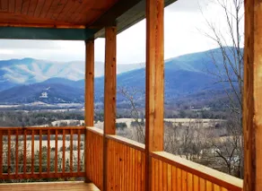 Stunning Mountain Views in Luxurious Log Home! - Image 5