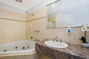 Apartments 521 - Image 3