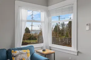 Walk to the waterfront! The Cozy Cottage - Image 3