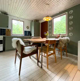 Charming 70s Cozy Cottage Near Forest & Beach - Image 4